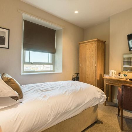 The George Hotel Castletown Luaran gambar